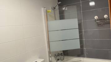 Secador de pelo y bidé