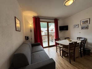 TV - 200m from resort center, swimming pool, balcony, tv, ski locker, 34m², Les Orres (Les Orres)
