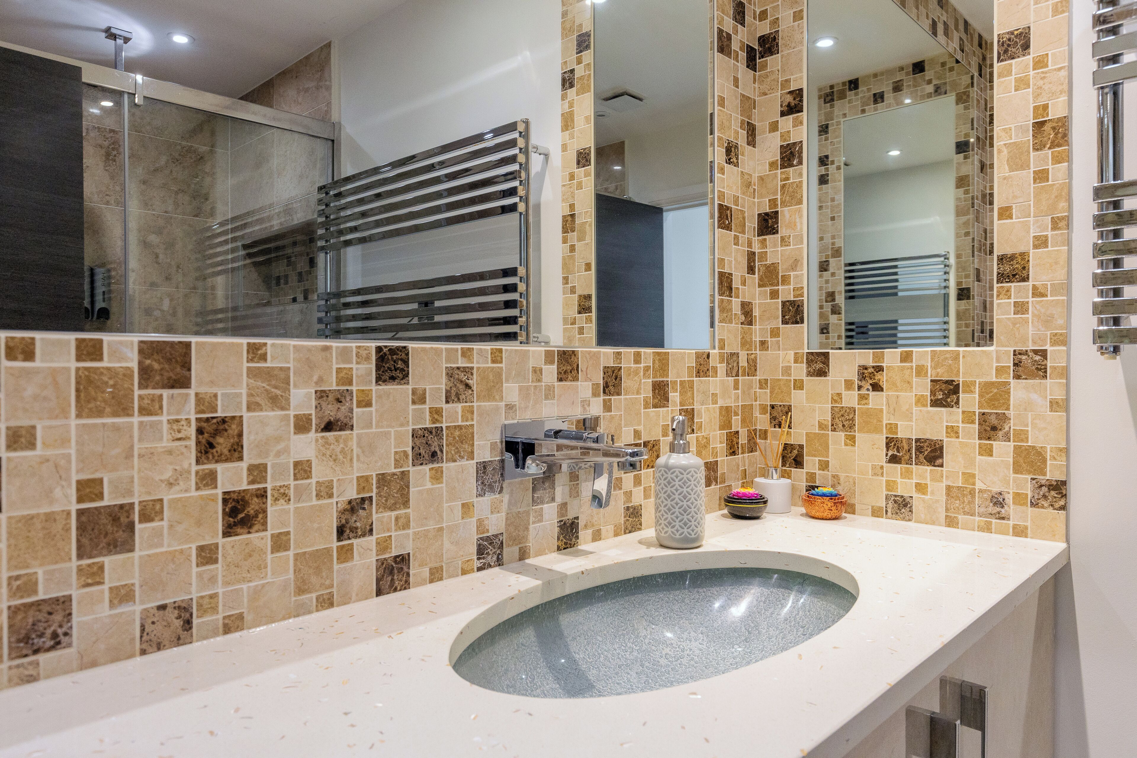 シャワー、ヘアドライヤー、ビデ、タオル