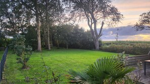 Property grounds - Large family vacation apartment (100 m²) near SPO - dogs welcome 1000m2 garden (Poppenbüll)