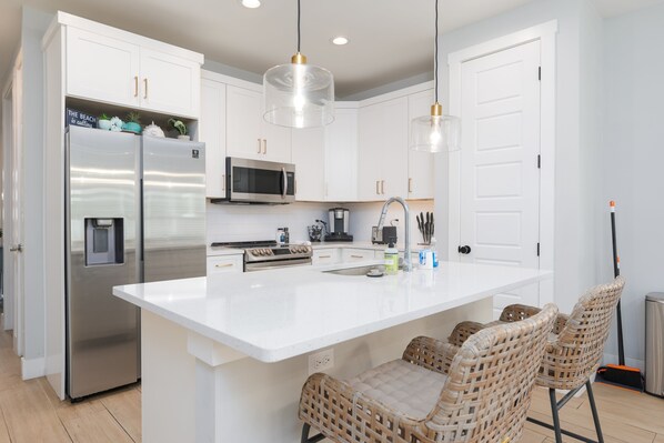 Fridge, microwave, oven, stovetop - Be A Nomad | Beautiful house 6 blks to beach (Jacksonville Beach)