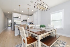 Dining - Be A Nomad | Beautiful house 6 blks to beach (Jacksonville Beach)