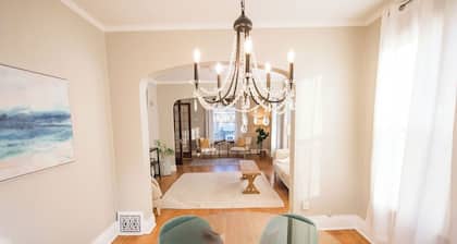 The Stallis Palace: Large 3BR House