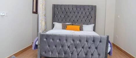 2 室のベッドルーム、WiFi、ベッドシーツ