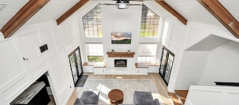 Elegant Pearland Retreat | Stylish & Peaceful Stay