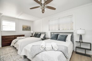 4 bedrooms, desk, iron/ironing board, travel crib