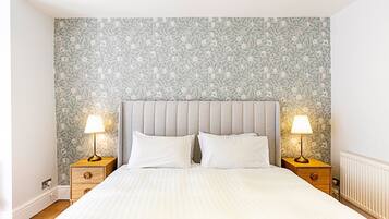 2 bedrooms, iron/ironing board, Internet, bed sheets