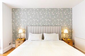 2 slaapkamers, een strijkplank/strijkijzer, internet, beddengoed