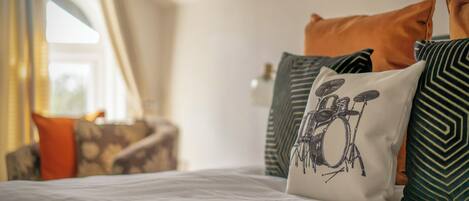 4 bedrooms, in-room safe, iron/ironing board, free WiFi