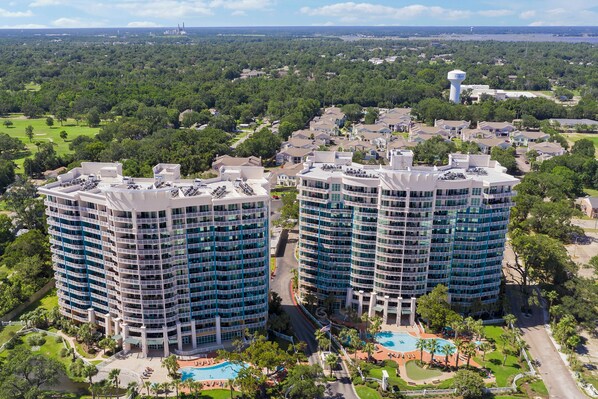 Exterior - Serenity Now: Your Tranquil Escape Awaits. 2 POOLS! Walk to the Beach! (Gulfport)