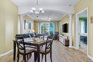 Interior - Serenity Now: Your Tranquil Escape Awaits. 2 POOLS! Walk to the Beach! (Gulfport)