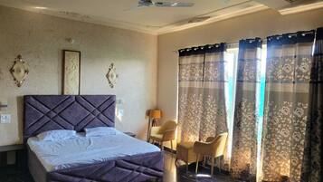 4 chambres, bureau, Wi-Fi gratuit, draps fournis