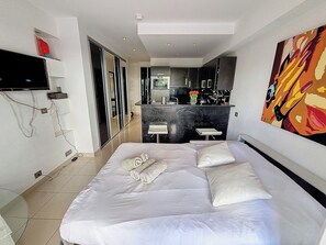 Iron/ironing board, WiFi, bed sheets