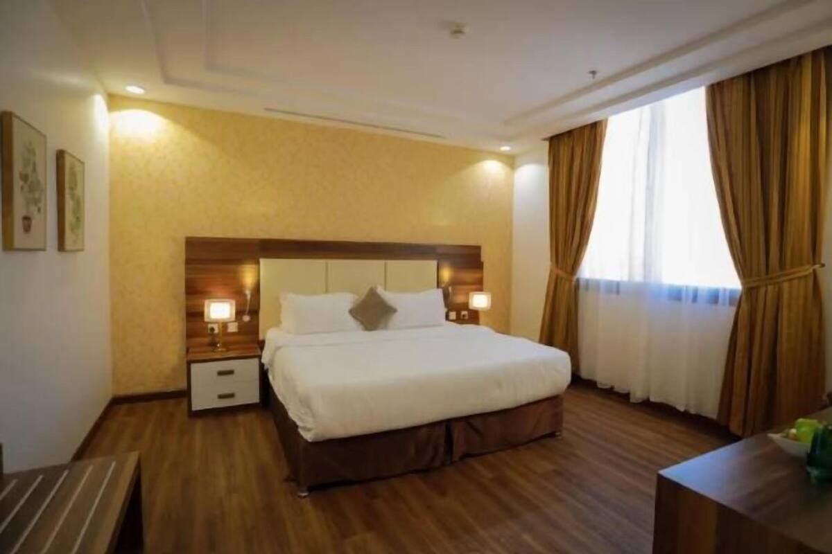 1 bedroom, minibar, desk, laptop workspace