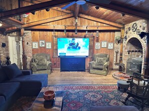 Smart TV, fireplace, books, video library - Beautiful & Spacious 7-Beds by 𝐁𝐘𝐔𝐈 (Rexburg)