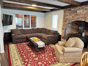 Smart TV, fireplace, books, video library - Beautiful & Spacious 7-Beds by 𝐁𝐘𝐔𝐈 (Rexburg)