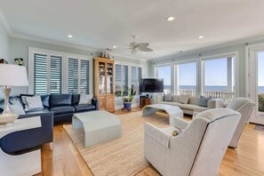 テレビ、書斎 / ワークスペース