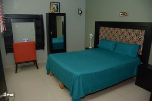 2 bedrooms, desk, laptop workspace, iron/ironing board - Casa Confort La Herradura (Arandas)