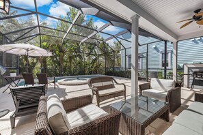 Terrace/patio - Patriot's Peaceful Retreat: Private Pool, Free Water Park, Near Disney (Kissimmee)