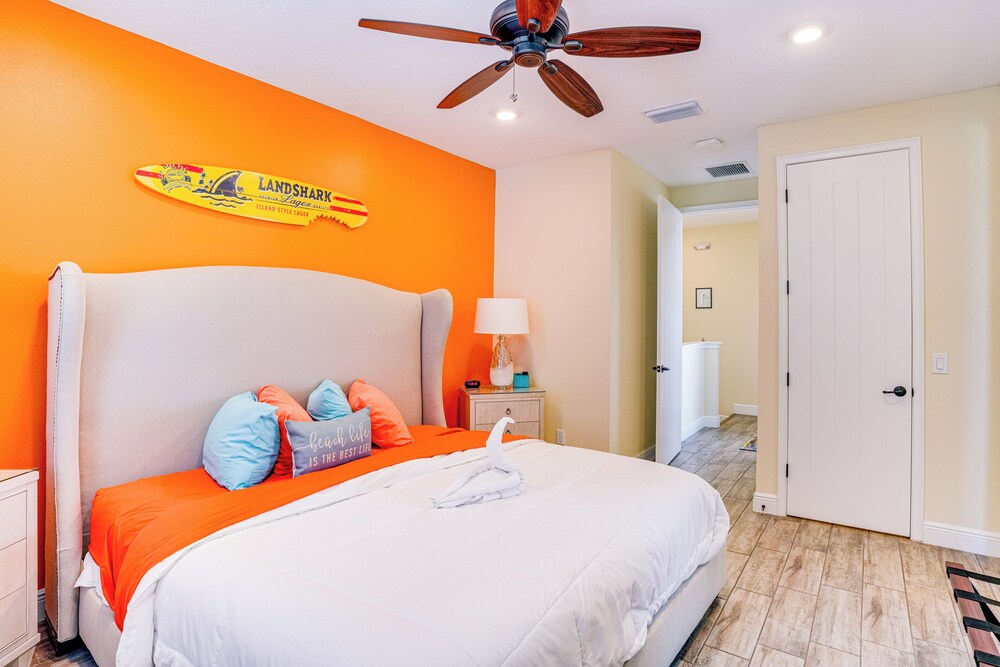 Margaritaville Cottage w/ Hot Tub 3 Mi to Disney! Four Corners Vrbo