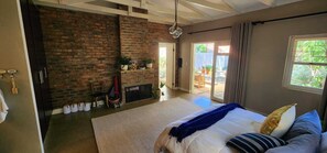 2 chambres, coffres-forts dans les chambres, fer et planche à repasser