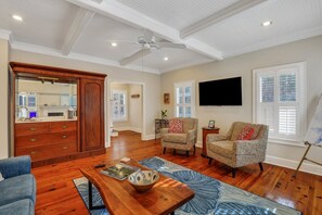 Smart TV, video game console, books - Bluffton Breeze-3BR Heart of Old Town Village Home (Bluffton)