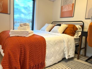 3 bedrooms, iron/ironing board, WiFi, bed sheets - Entire Home 3beds- 1Bath in New Haven, Connecticut (New Haven)