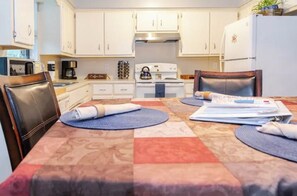 Fridge, microwave, oven, stovetop - Pet-Friendly 3-bedroom neighborhood home close to shopping, lake and river (Heber Springs)