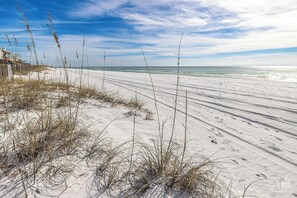 Una playa cerca