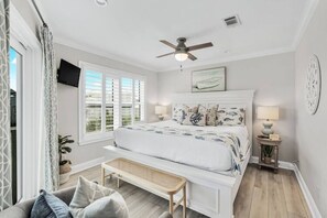 3 bedrooms, iron/ironing board, travel cot, free WiFi - SeasideChateau-Walk to beaches|Private pools! (Santa Rosa Beach)