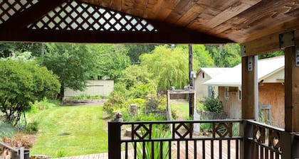 Charming 2-bedroom house in quite Randle with AC, WiFi, outdoor space and more.