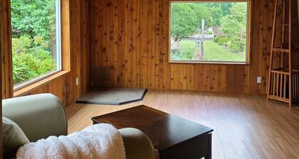 Charming 2-bedroom house in quite Randle with AC, WiFi, outdoor space and more.