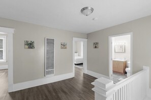 5 bedrooms, iron/ironing board