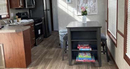 Great Getaway in adorable Cherokee Landing at Indian Lake with AC, WiFi
