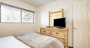 2 soverom, strykejern/-brett, wi-fi og sengetøy