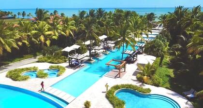 Spacious Luxury Condo - Private Pool - King Beds - Sleeps 8