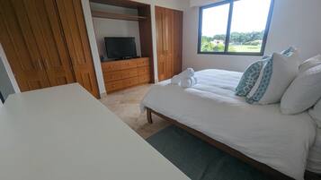 4 bedrooms, iron/ironing board, WiFi, bed sheets