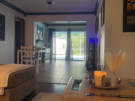 内装. Charming 3-bedroom house with AC, fitness room, WiFi in Port St. Lucie