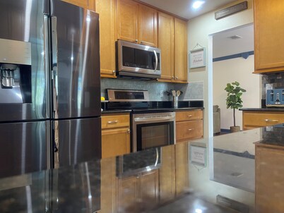 Charming 3-bedroom house with AC, fitness room, WiFi in Port St. Lucie