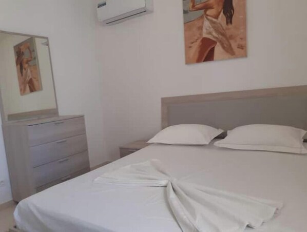 2 chambres, fer et planche à repasser, Wi-Fi, draps fournis
