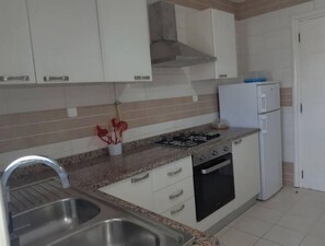 Kühlschrank, Mikrowelle, Ofen