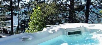 Tahoe Acres - Lakefront Home with a Hot Tub | CYH1281