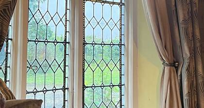 Beautiful old rustic house on two acres of overlooking fields in the back garden