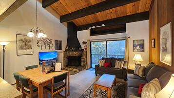TV, fireplace