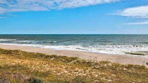 På stranden