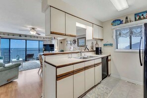 Fridge, microwave, oven, stovetop - Pounder's Penthouse (Carolina Beach)