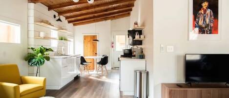 Télévision, cheminée