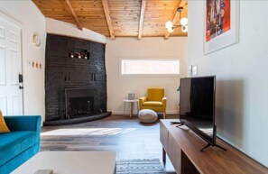 TV, fireplace - Hanky Panky romantic cabin/great location (Ruidoso)