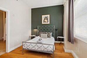 1 soverom, strykejern/-brett, wi-fi og sengetøy