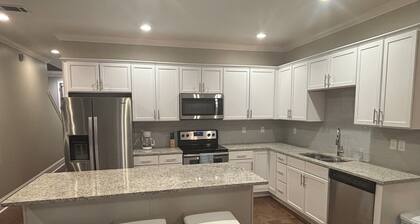 3-bedroom 3 1/2 bath townhome in Oxford , WiFi. Great location